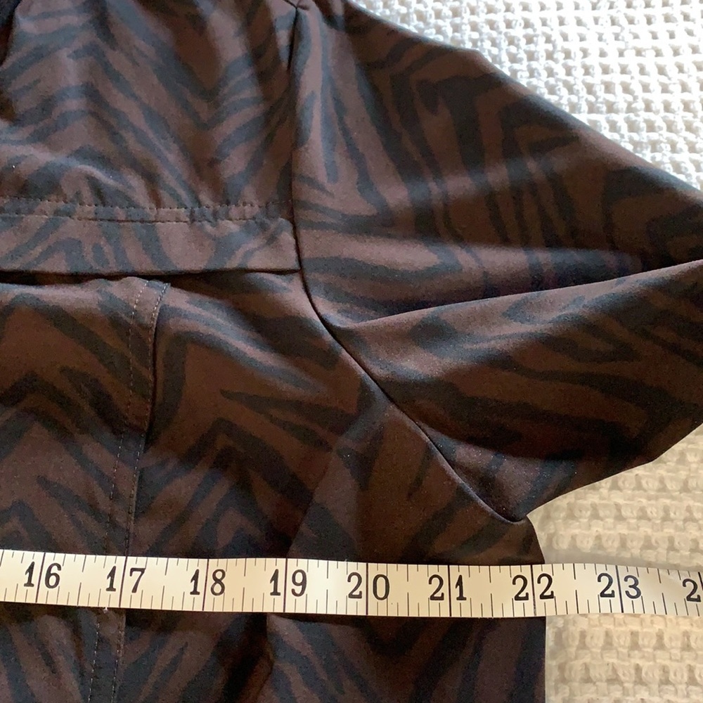 Chico’s Animal Print Brown and Black Zip Front Casual Blazer Size Large - Picture 7 of 13